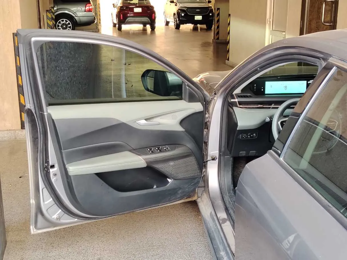 Car image 11