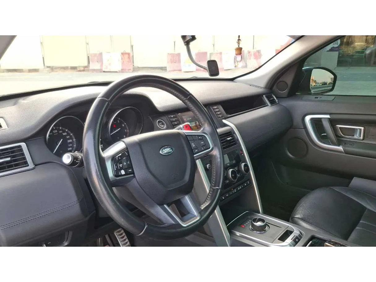 Car image 11