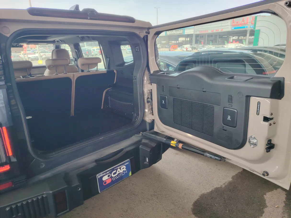 Car image 30