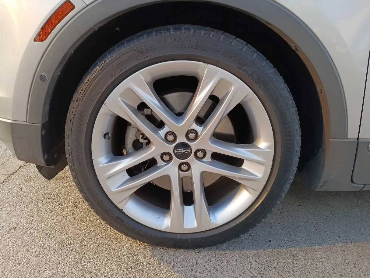Car image 9