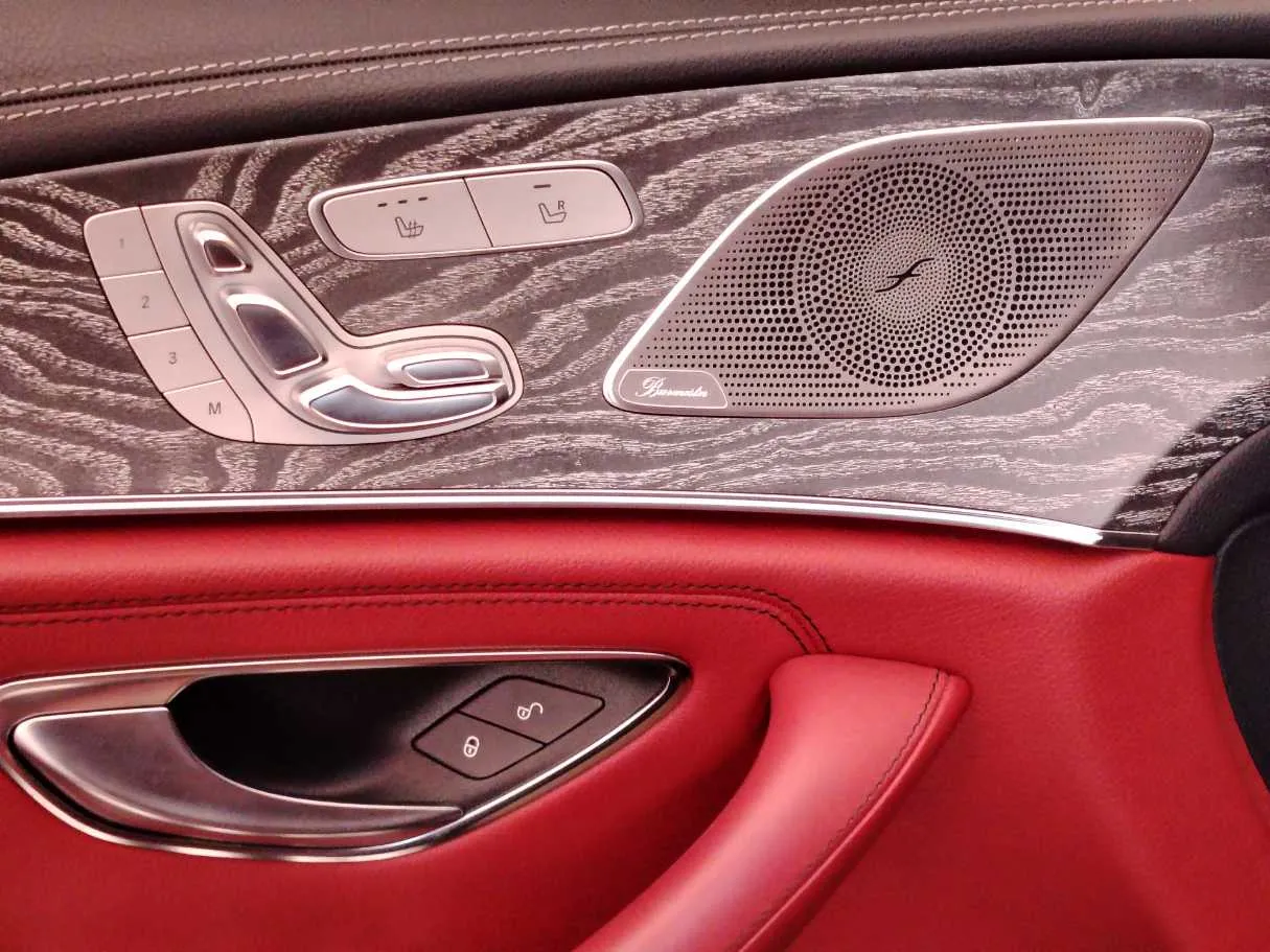 Car image 32