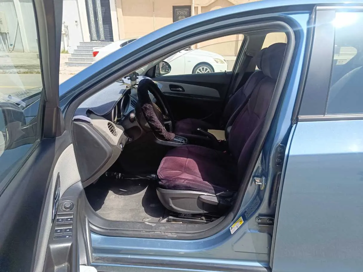 Car image 13