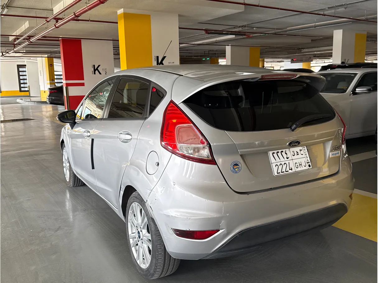 Car image 3