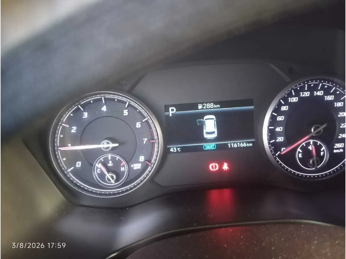Car image 26