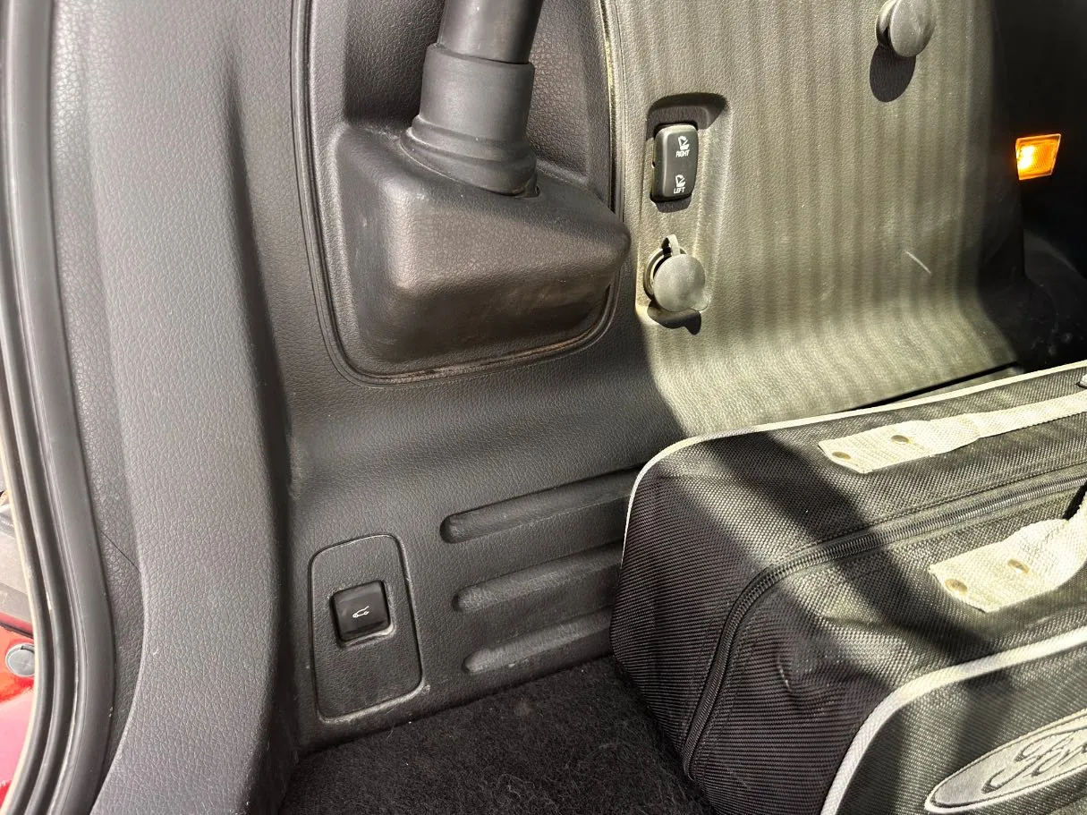 Car image 28