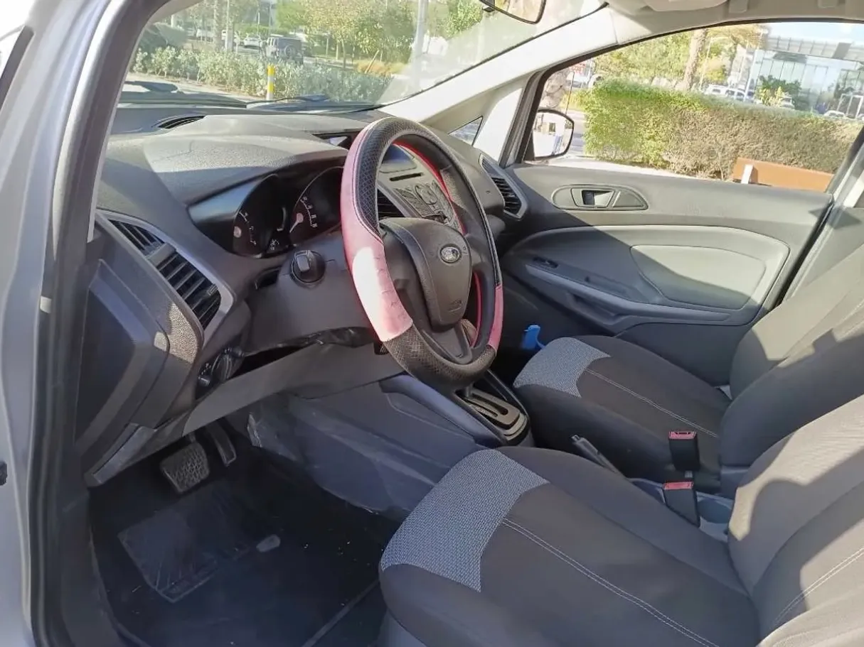Car image 5