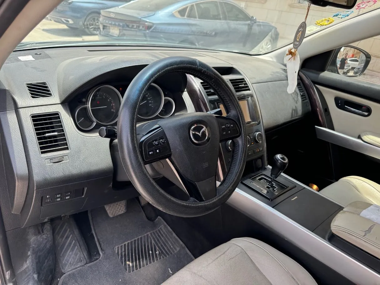 Car image 11