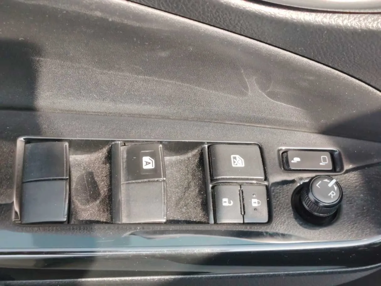 Car image 28