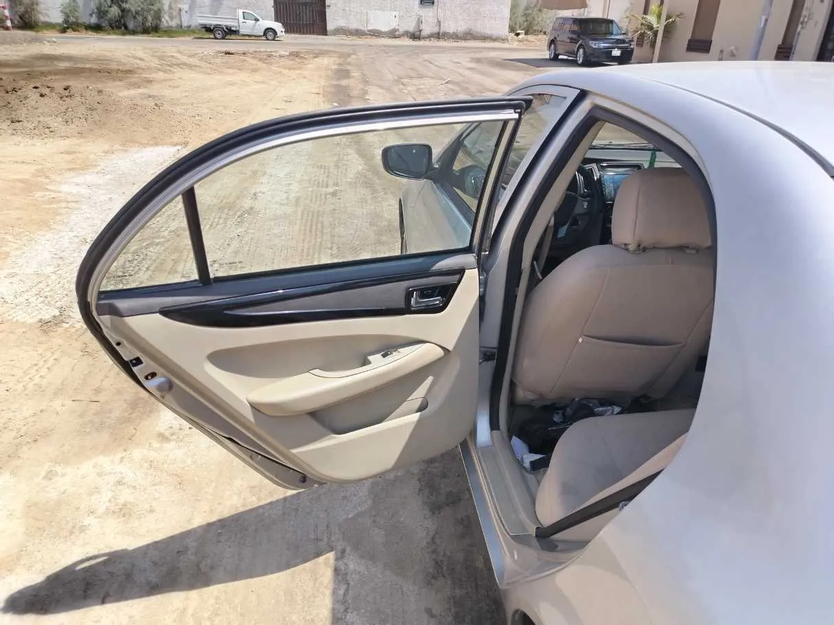 Car image 16