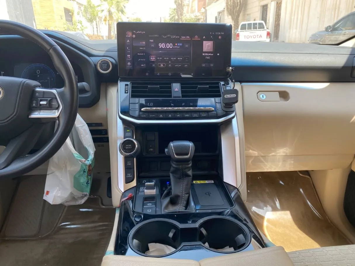 Car image 16