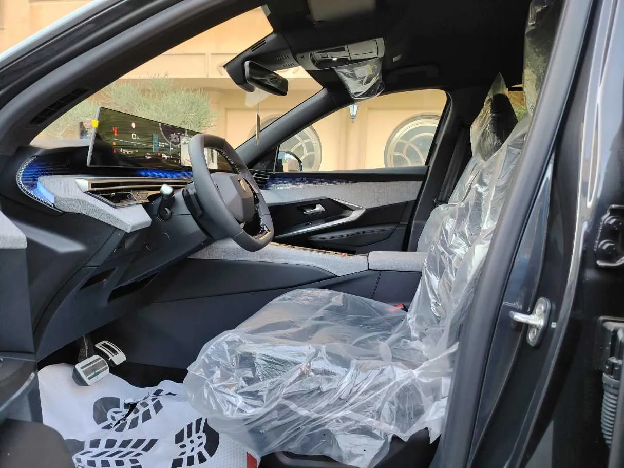 Car image 13