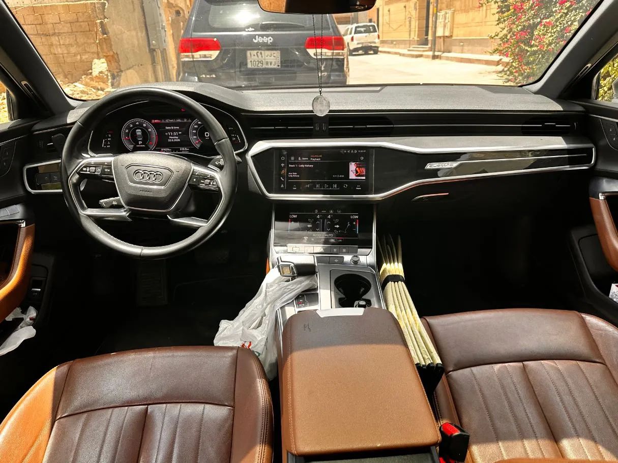 Car image 17