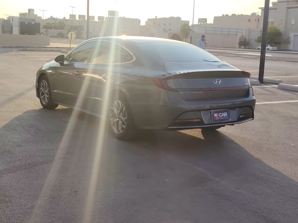 Car image 7