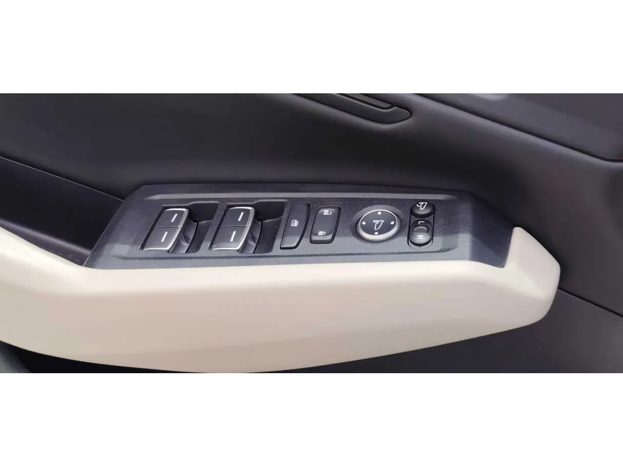 Car image 27