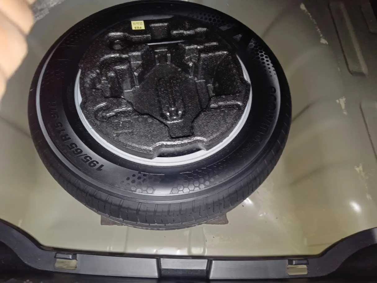 Car image 20