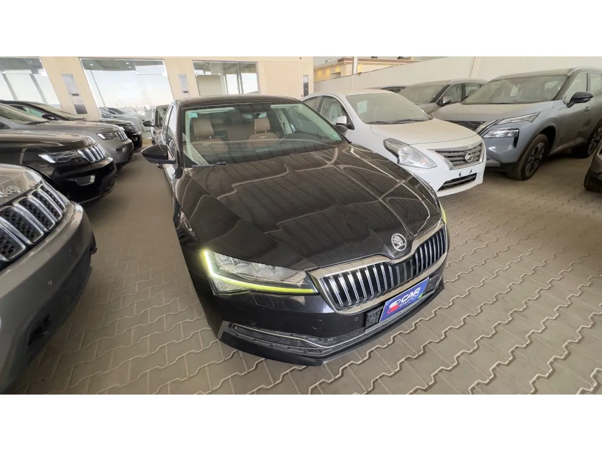 Car image 3