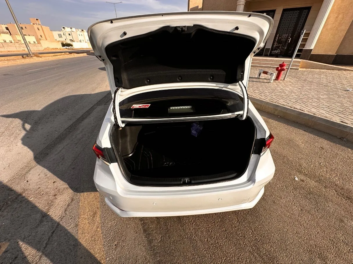 Car image 23