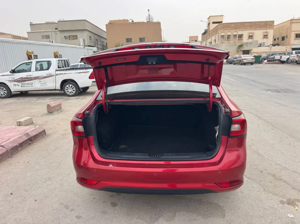 Car image 19