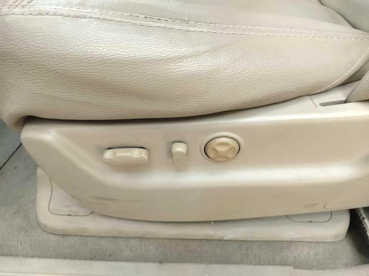 Car image 38