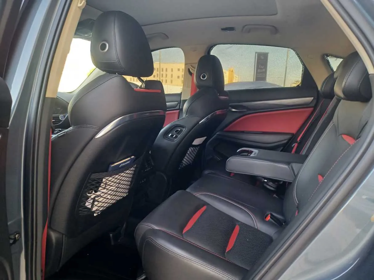 Car image 14