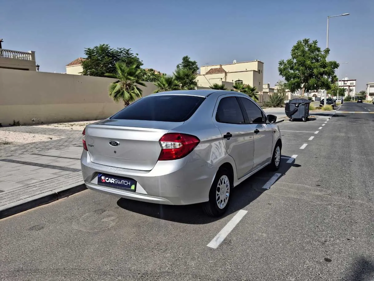 Car image 7
