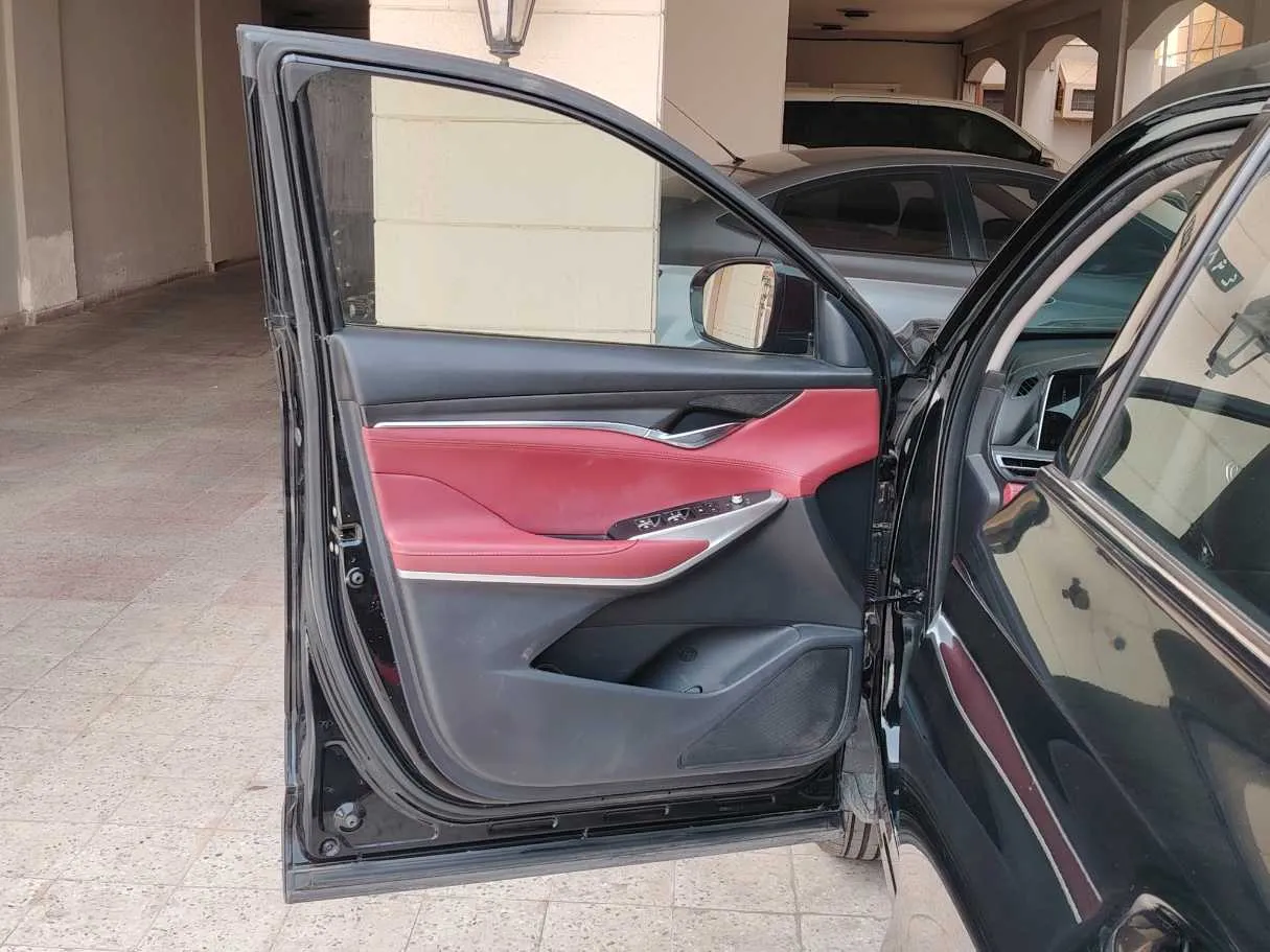 Car image 11