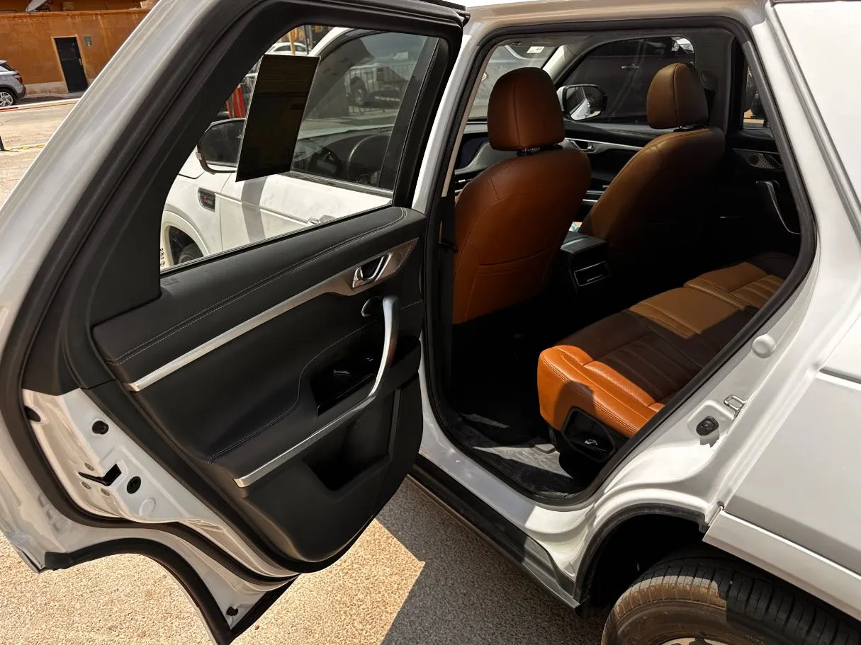 Car image 13