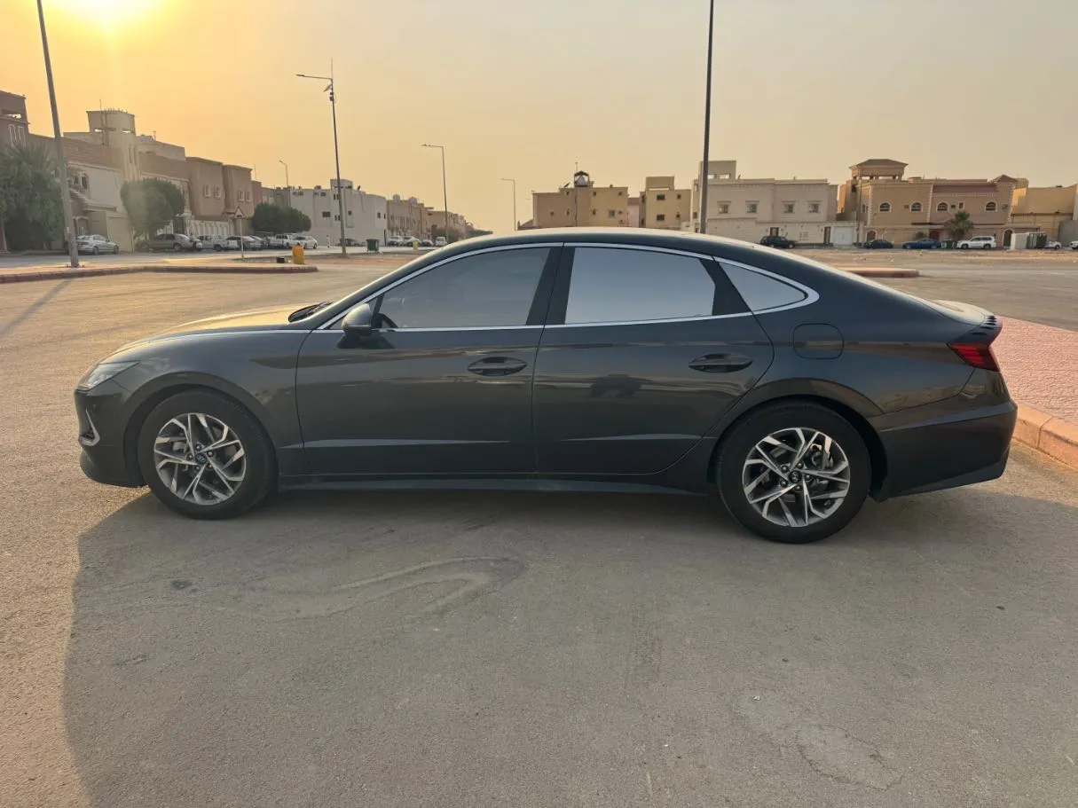 Car image 8