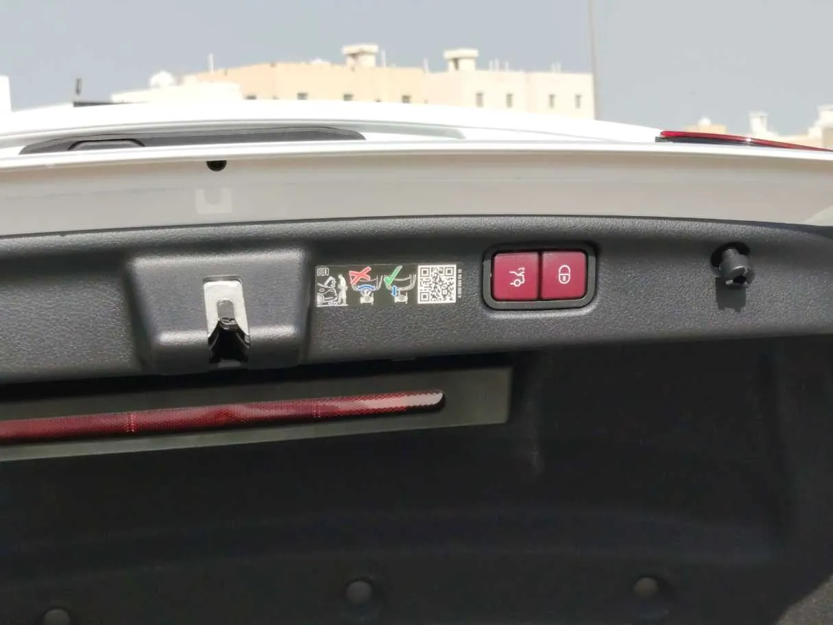 Car image 30