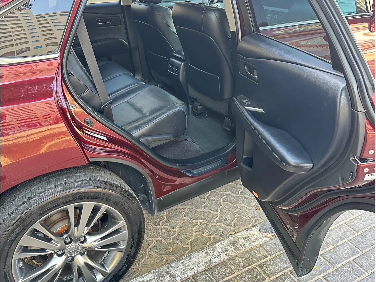 Car image 12