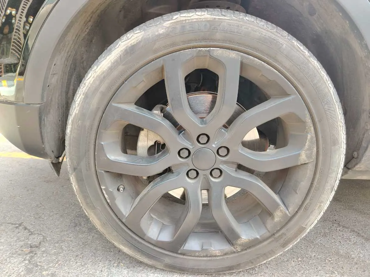 Car image 10
