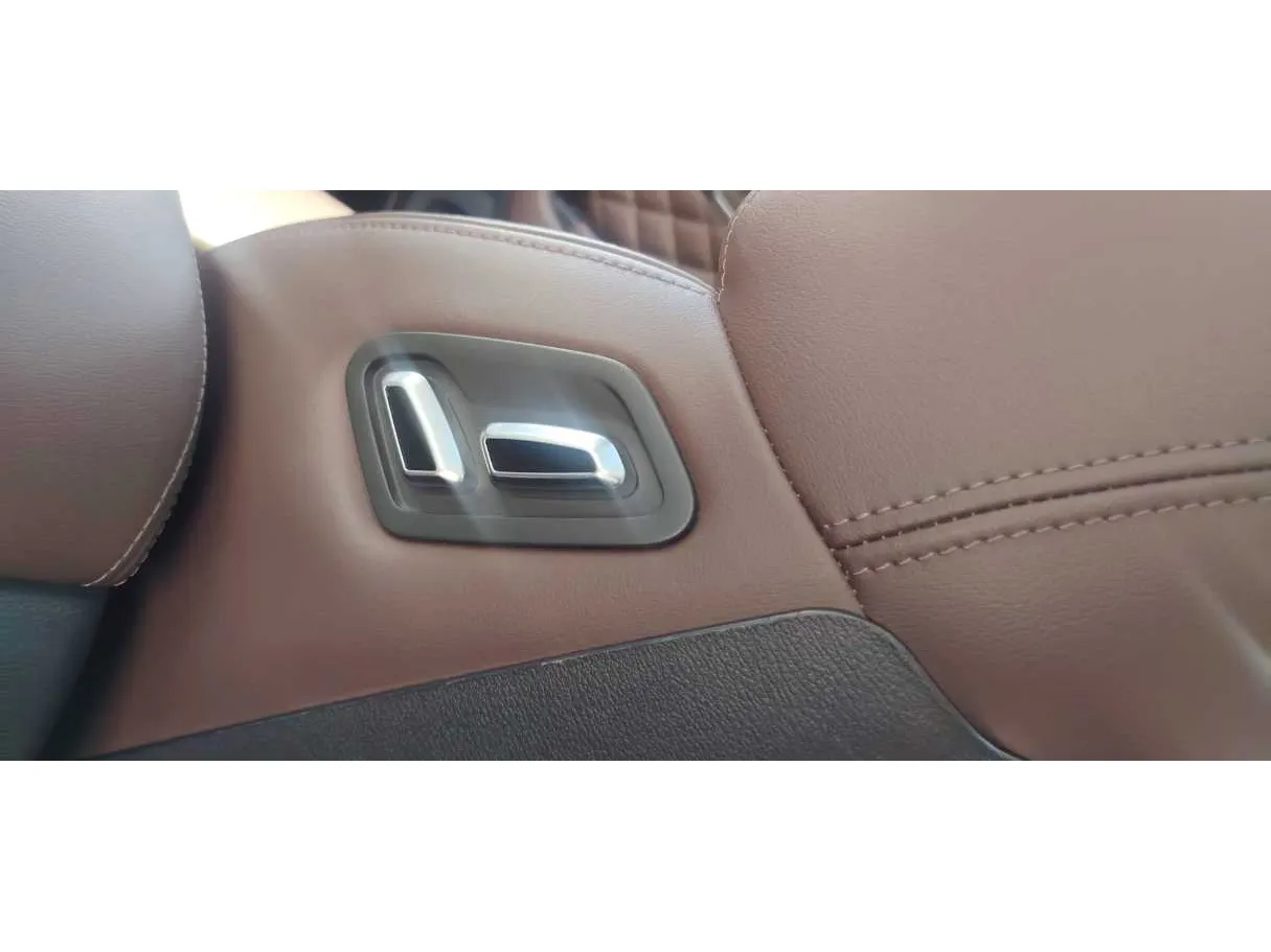 Car image 26