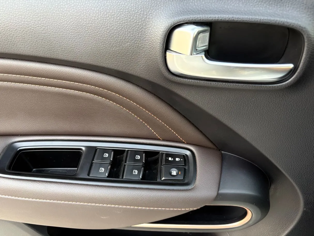 Car image 27