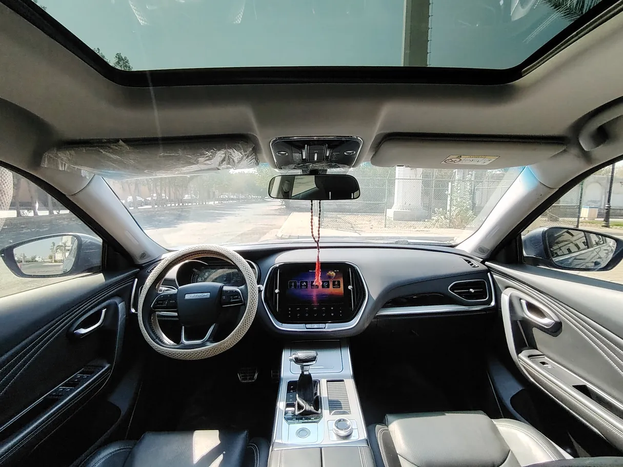 Car image 18