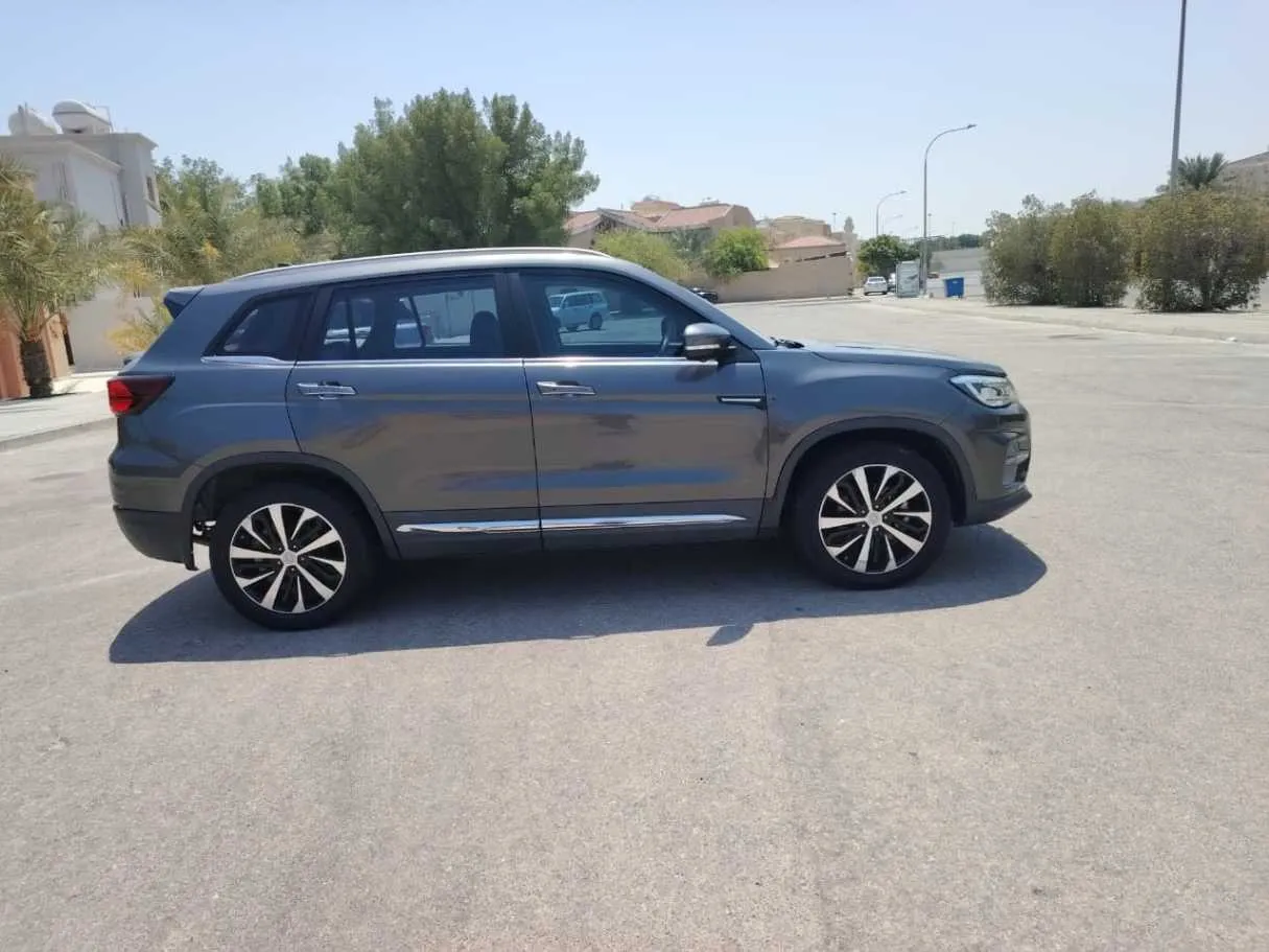 Car image 4