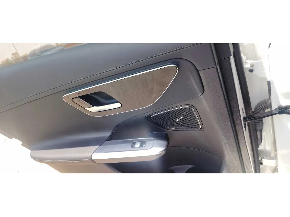Car image 30