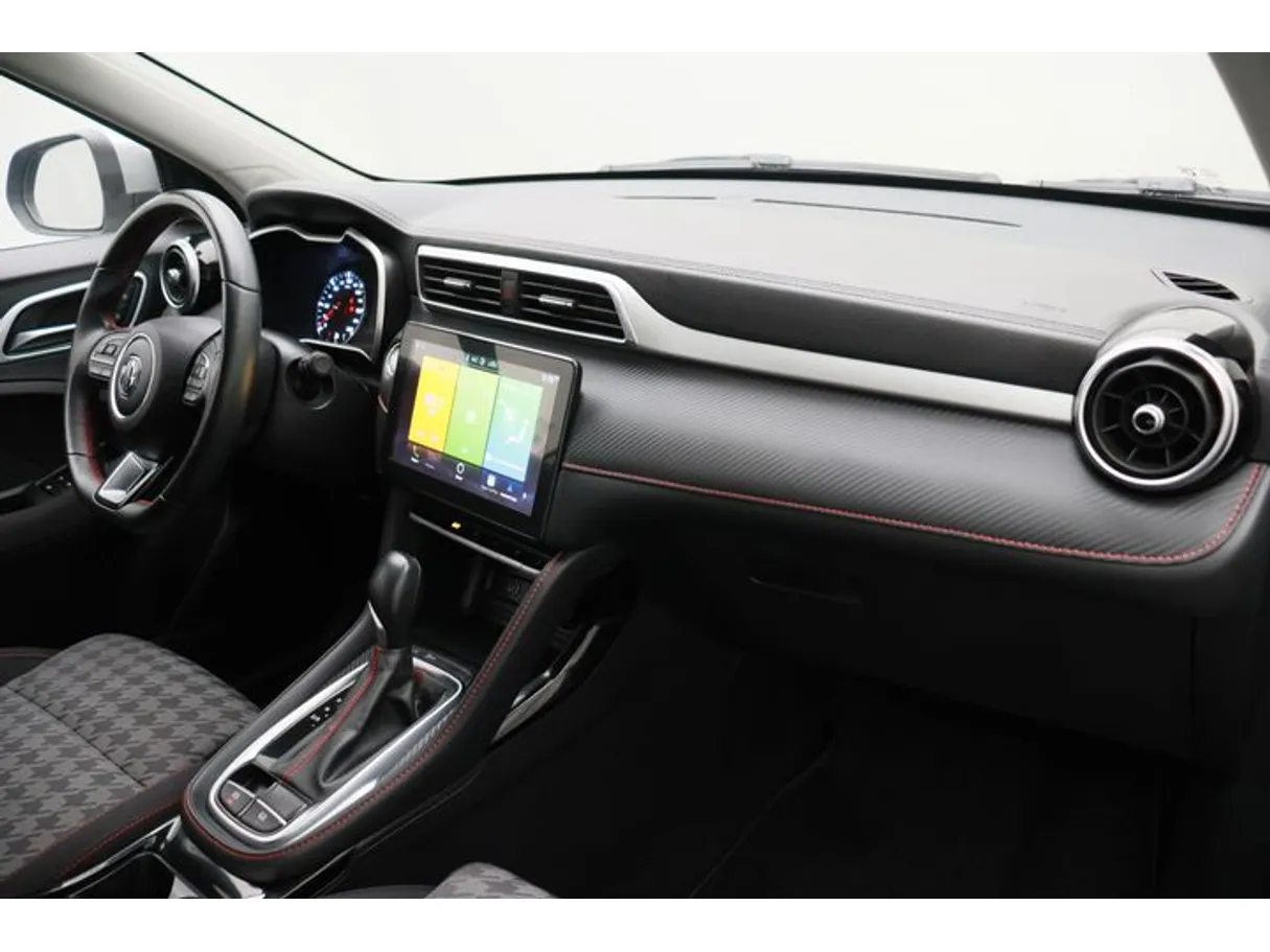 Car image 10