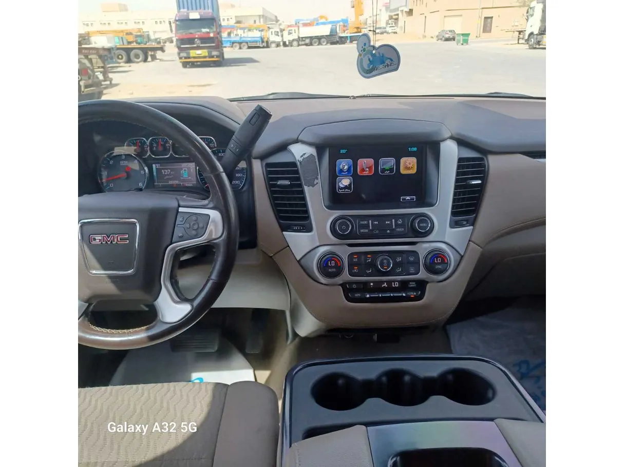 Car image 18