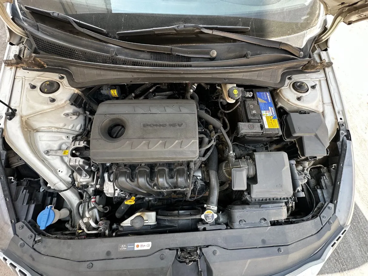 Car image 25