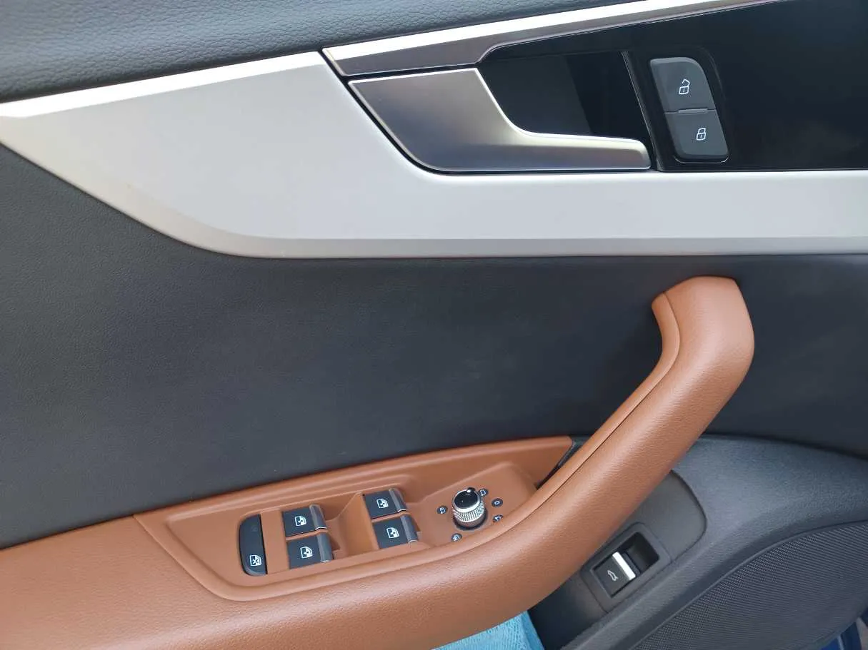 Car image 22