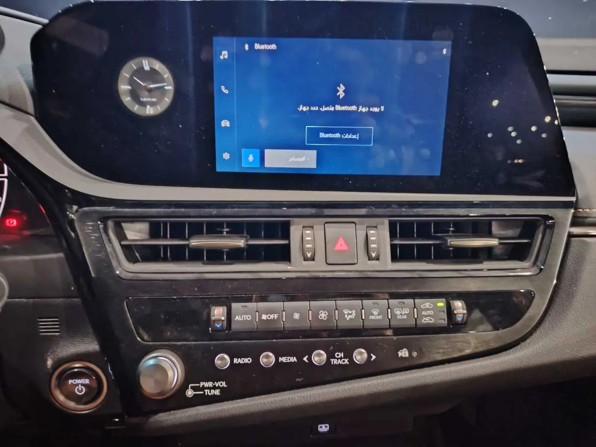 Car image 24