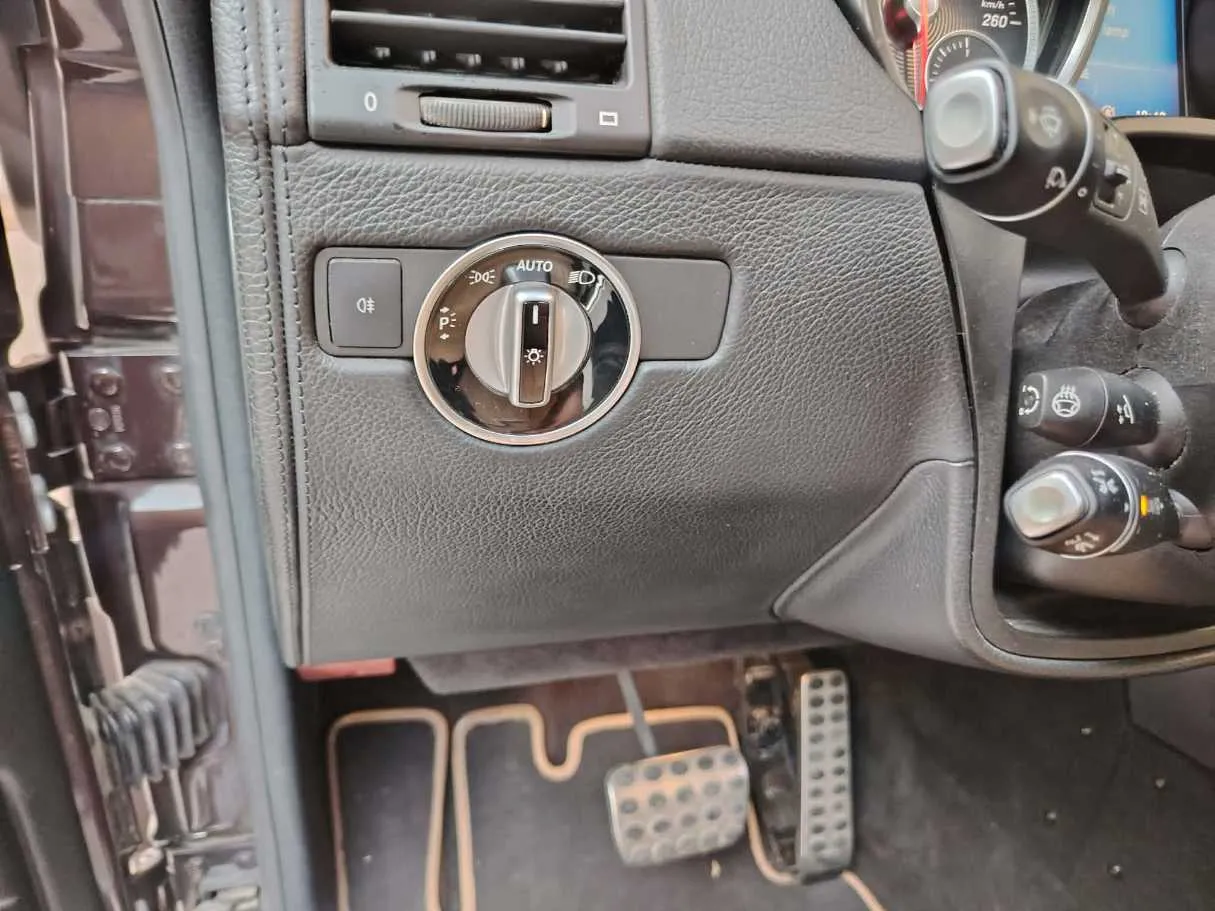 Car image 40