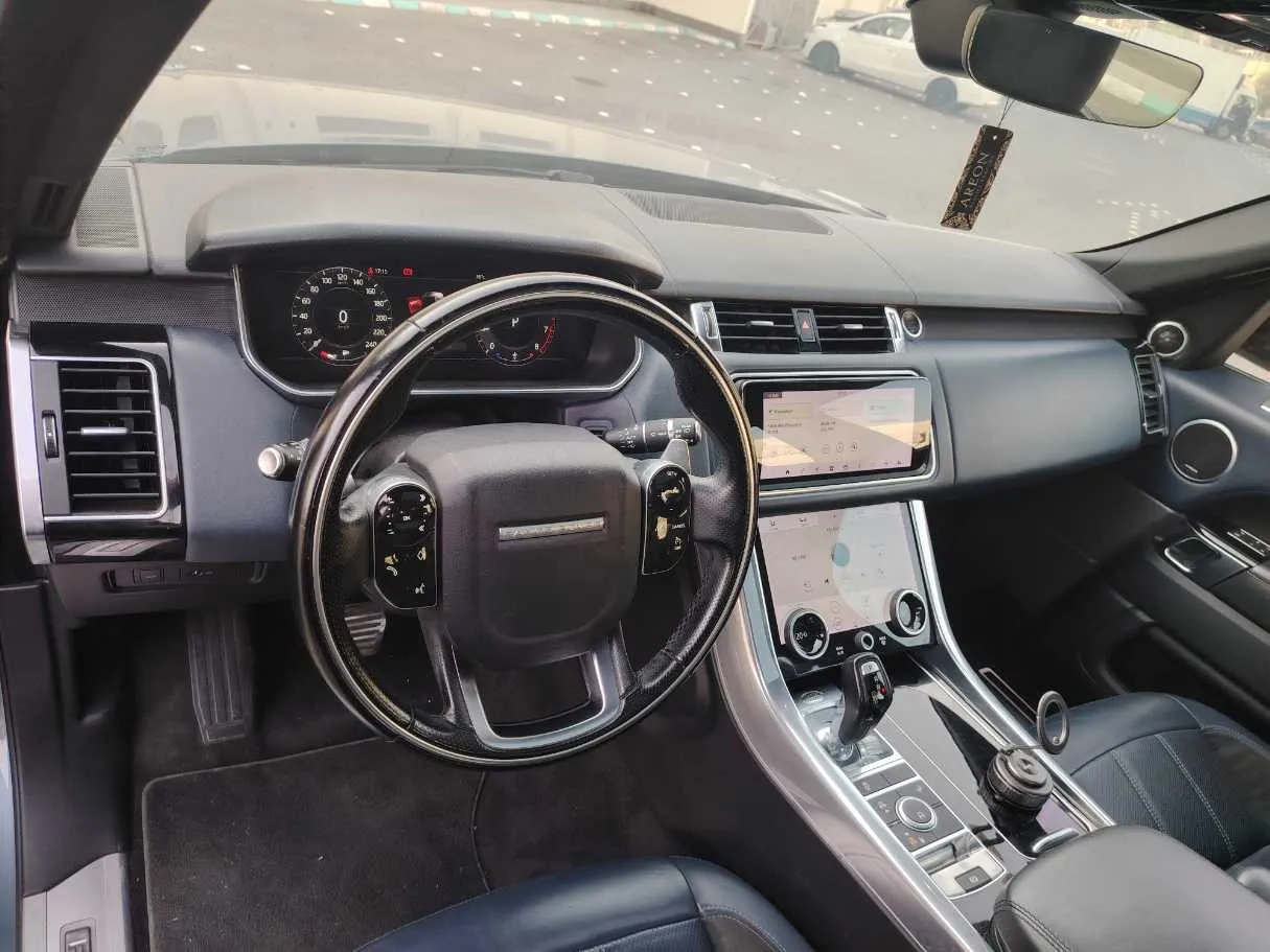Car image 13
