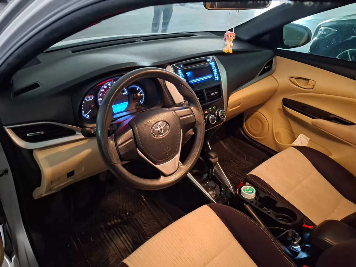 Car image 7