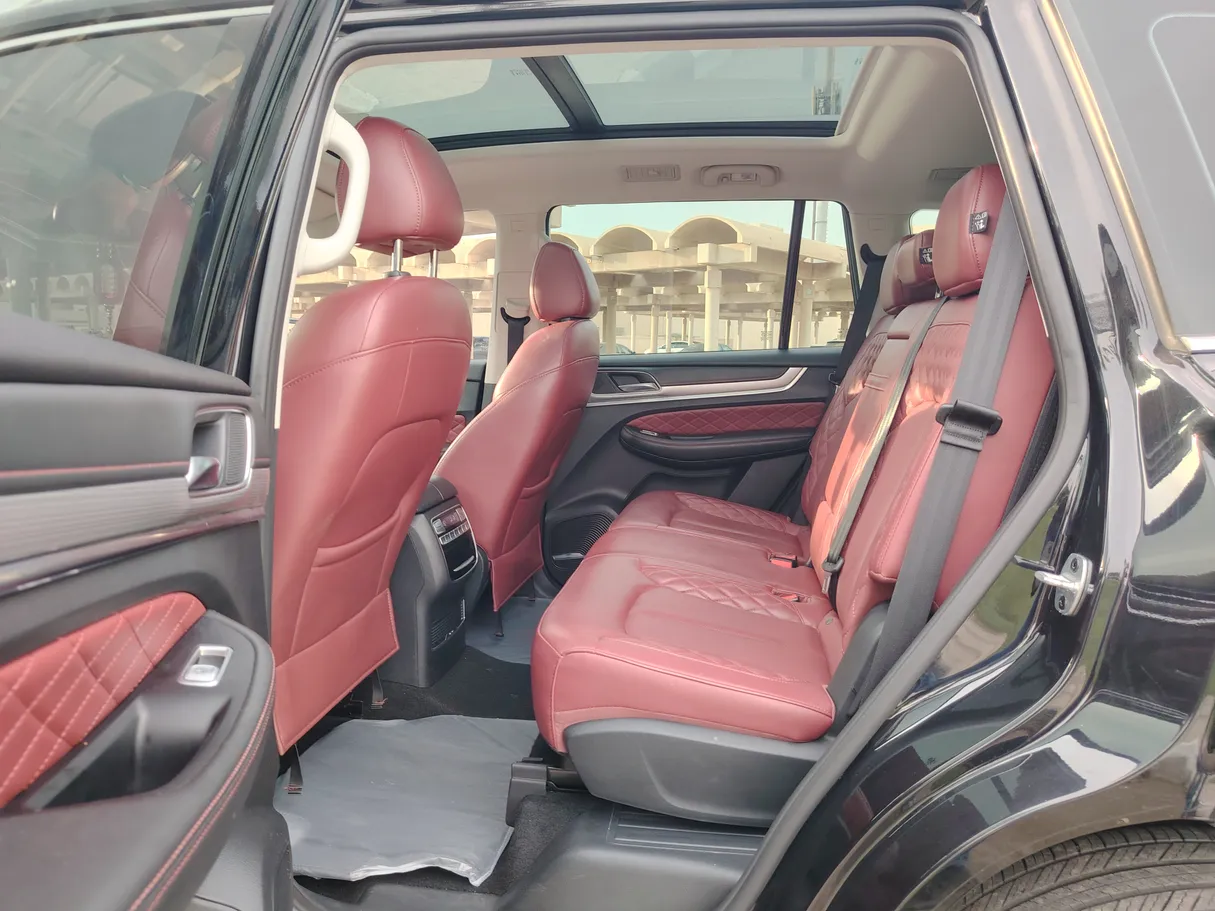 Car image 16