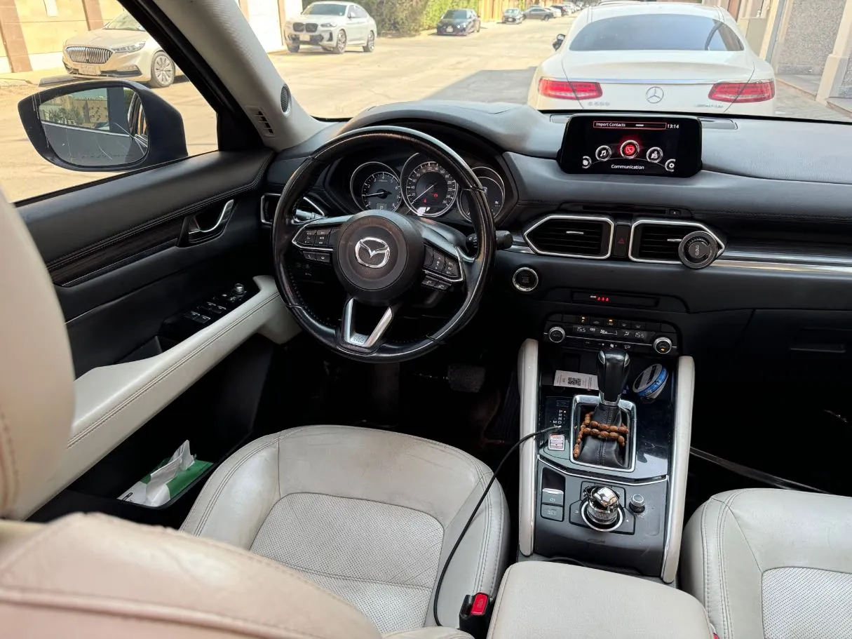 Car image 14