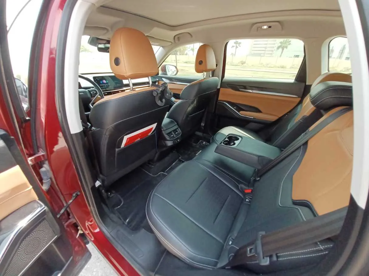 Car image 12