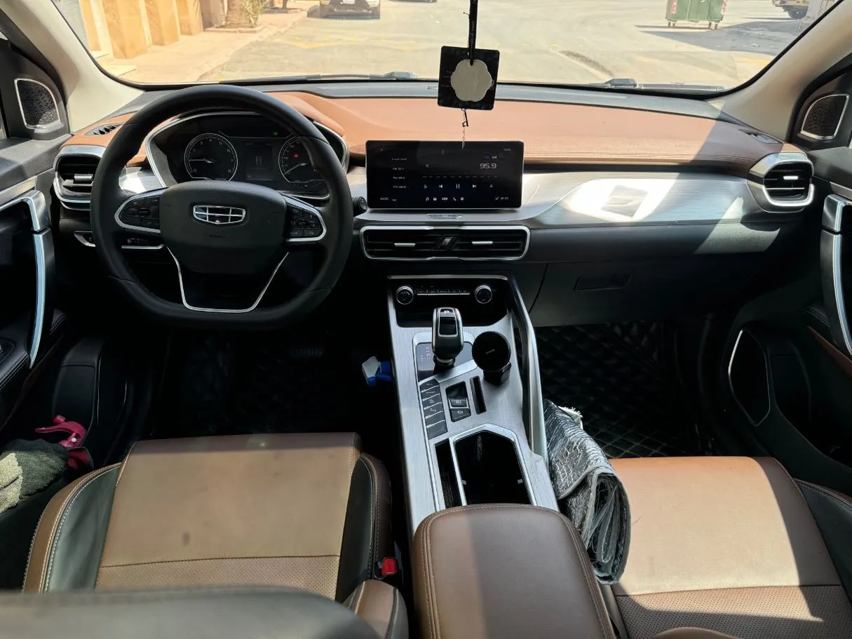 Car image 16