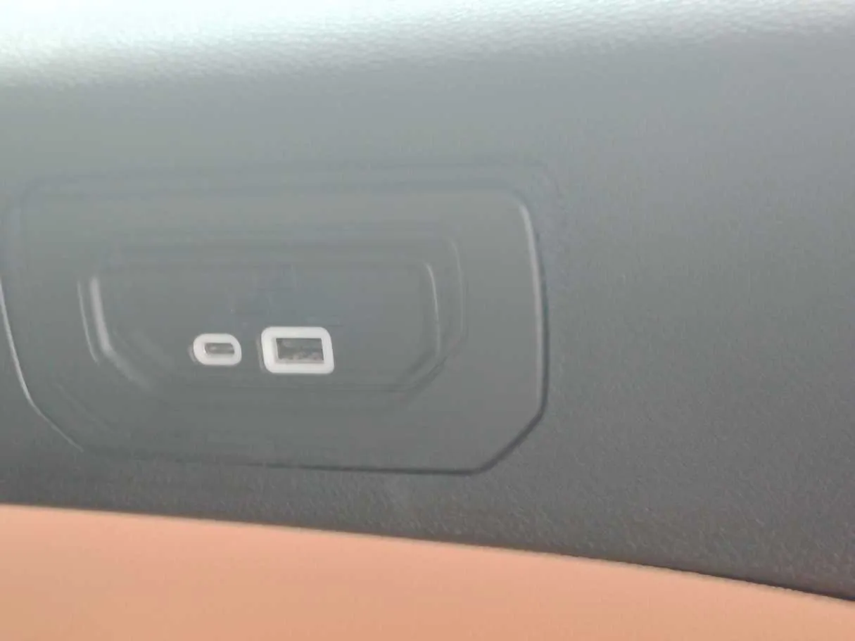 Car image 31