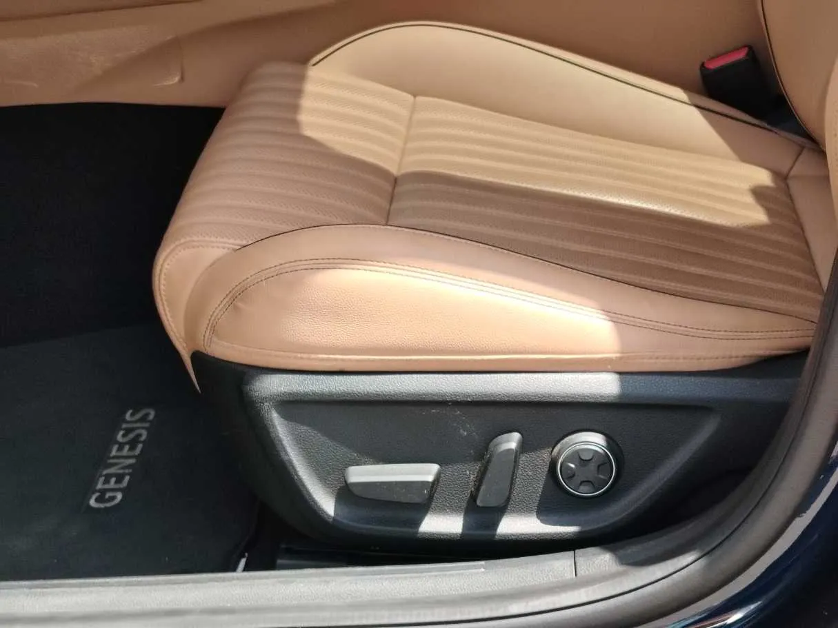 Car image 35